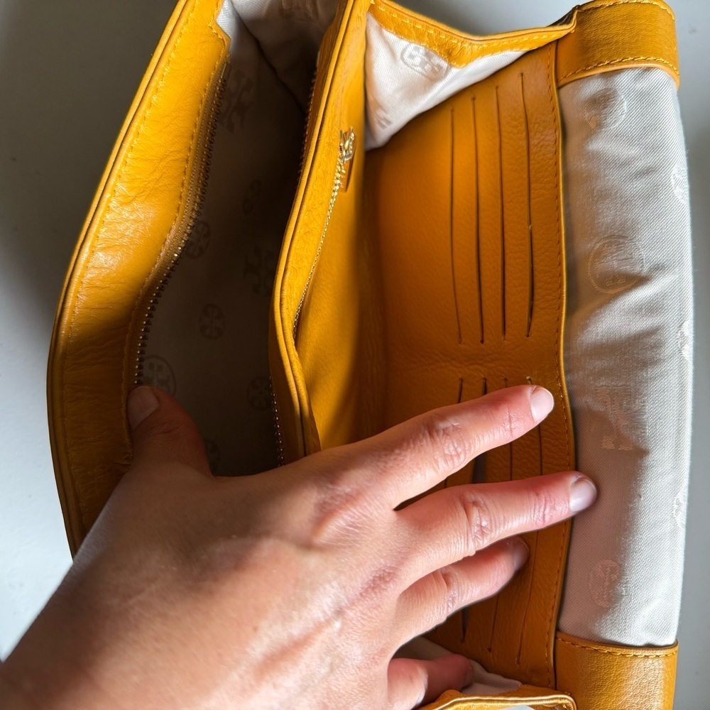 Tory Burch crossbody bag Mustard Yellow Leather (Missing Chain strap) - Picture 9 of 16